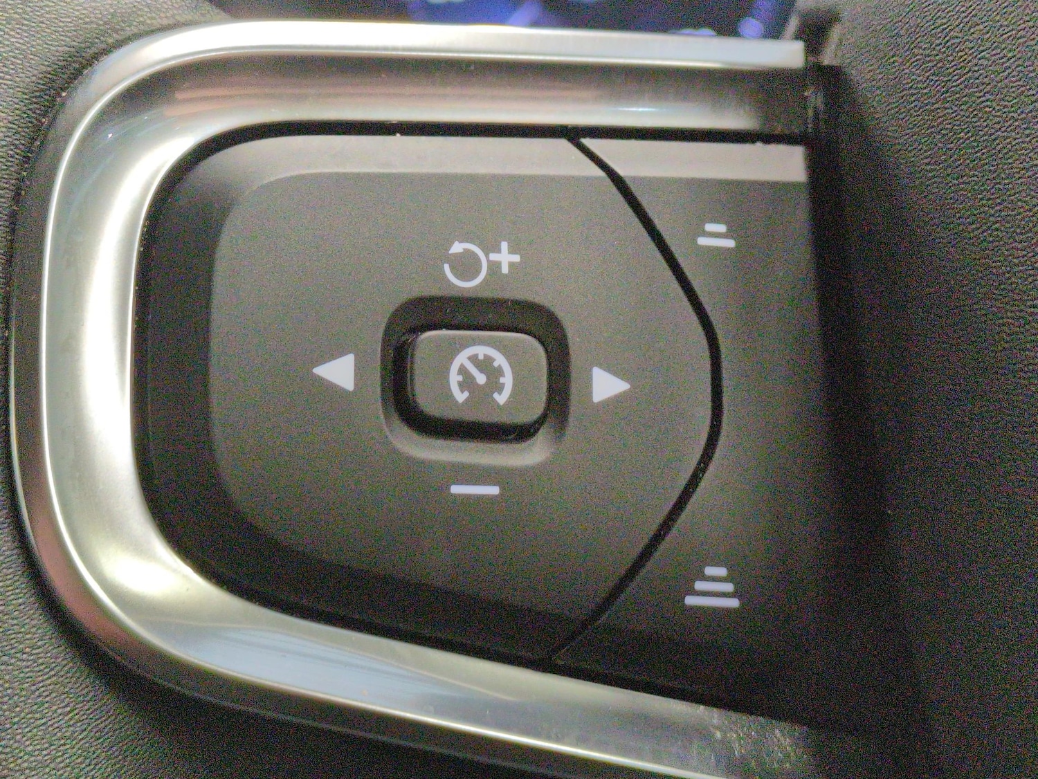 Used Volvo XC40 2021 for sale - 76773720: Photo 16