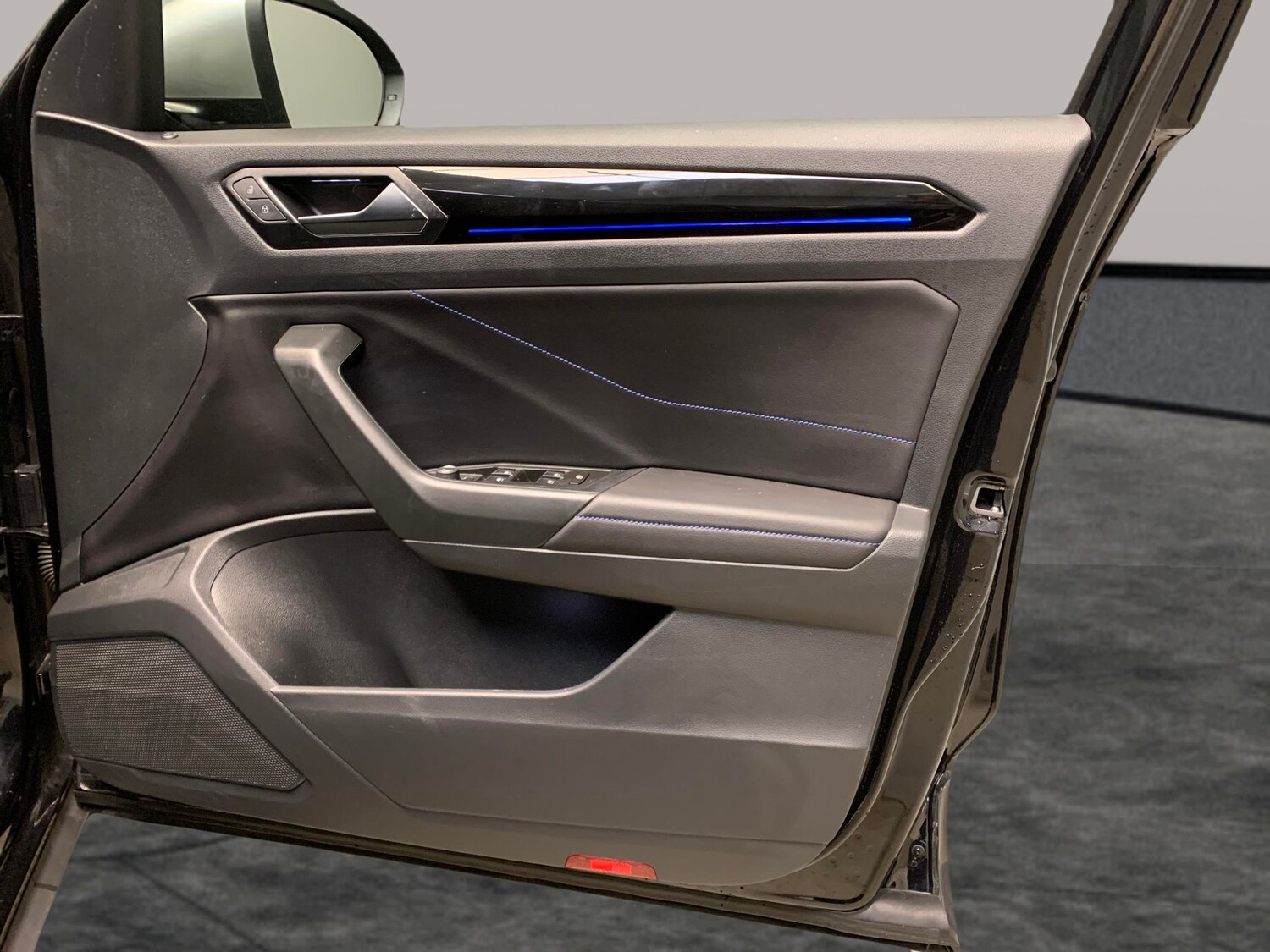 Used Volkswagen T-Roc for sale - 77208049: Photo 27