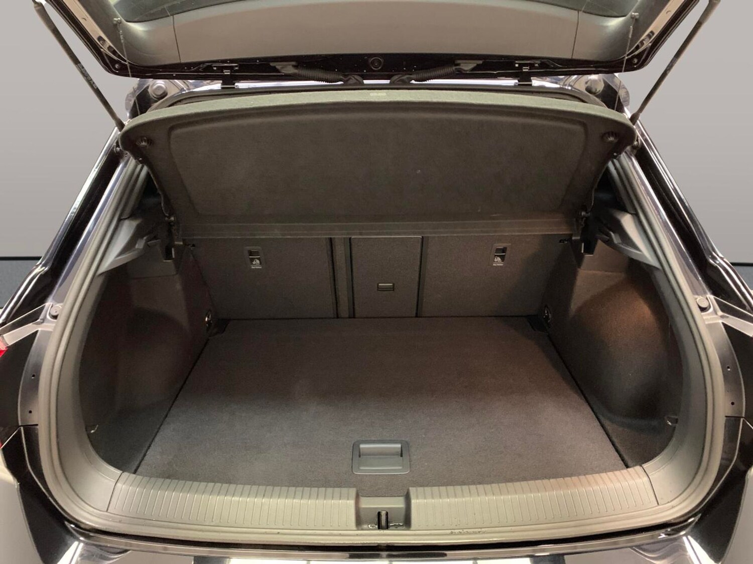 Used Volkswagen T-Roc for sale - 77208049: Photo 30