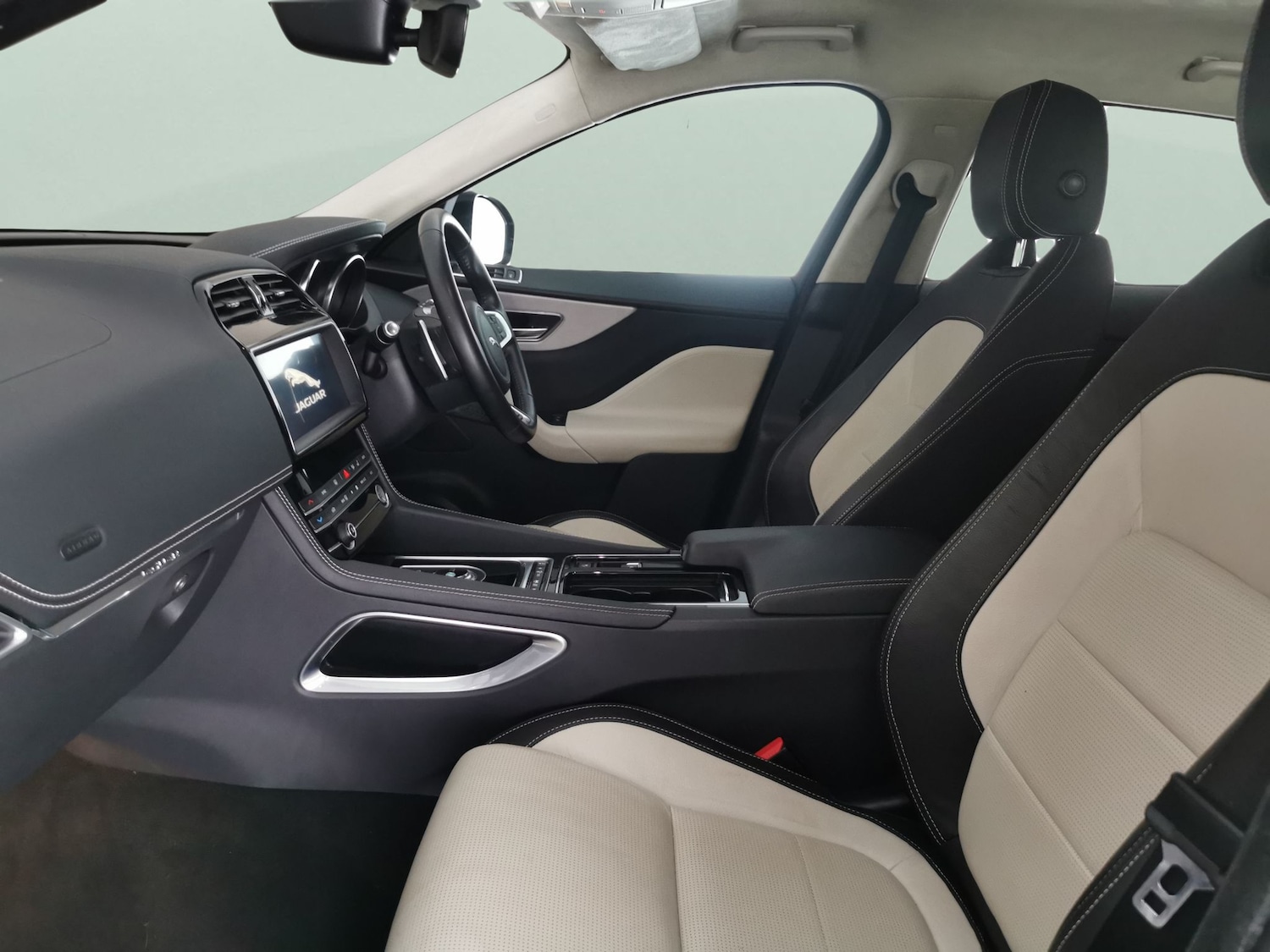 Used Jaguar F-Pace 2019 for sale - 77337314: Photo 4