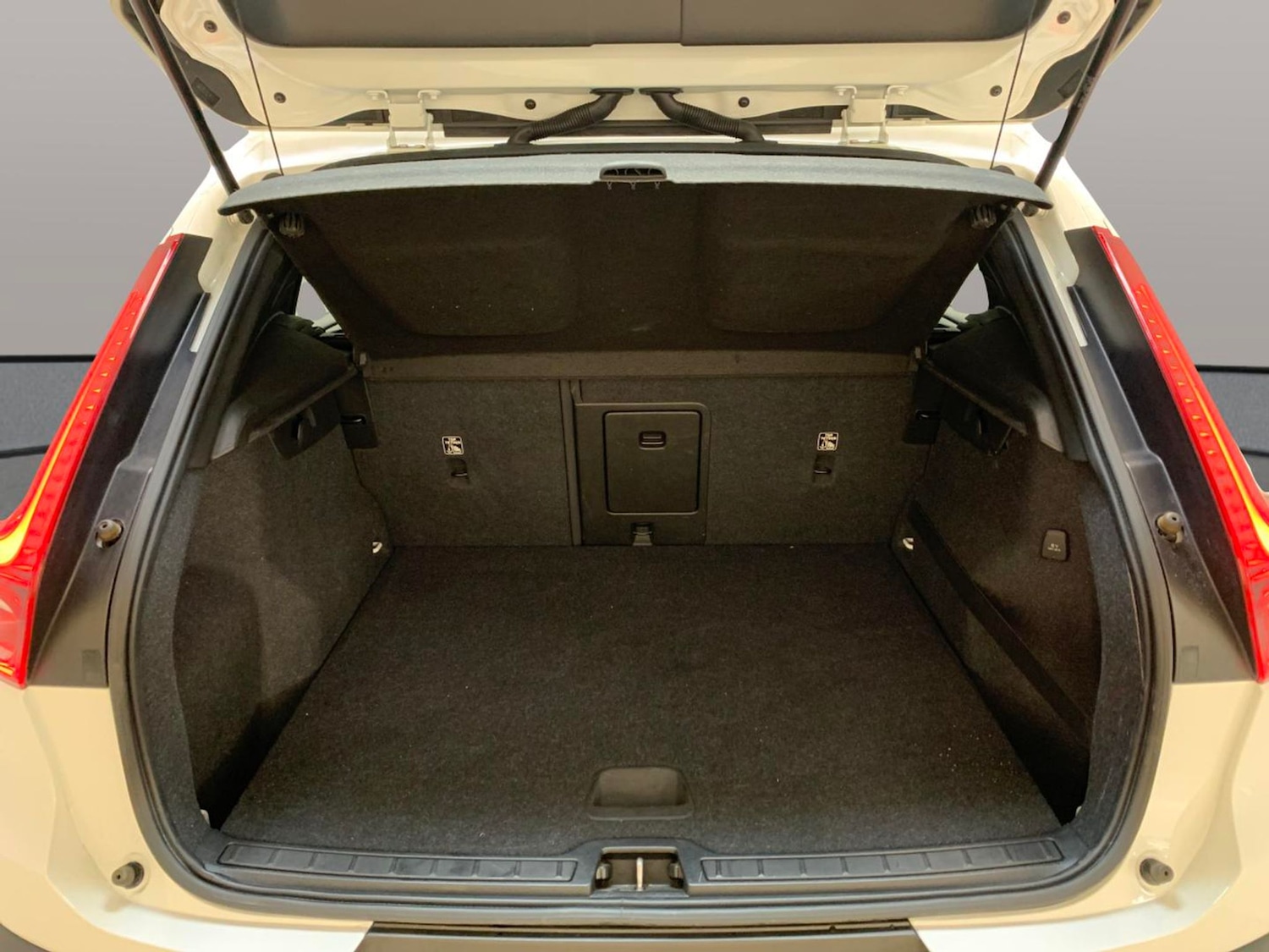 Used Volvo XC40 2019 for sale - 76141162: Photo 45
