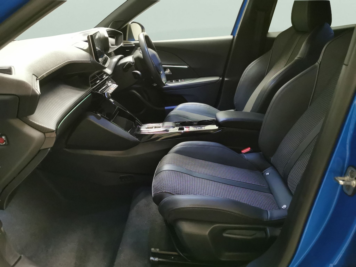 Used Peugeot 2008 2023 for sale - 76935182: Photo 4