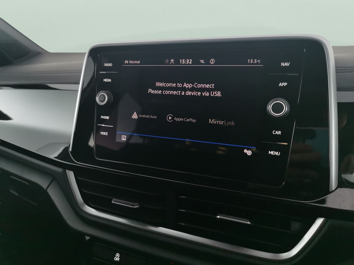 Used Volkswagen T-Roc 2022 for sale - 77354140: Photo 16