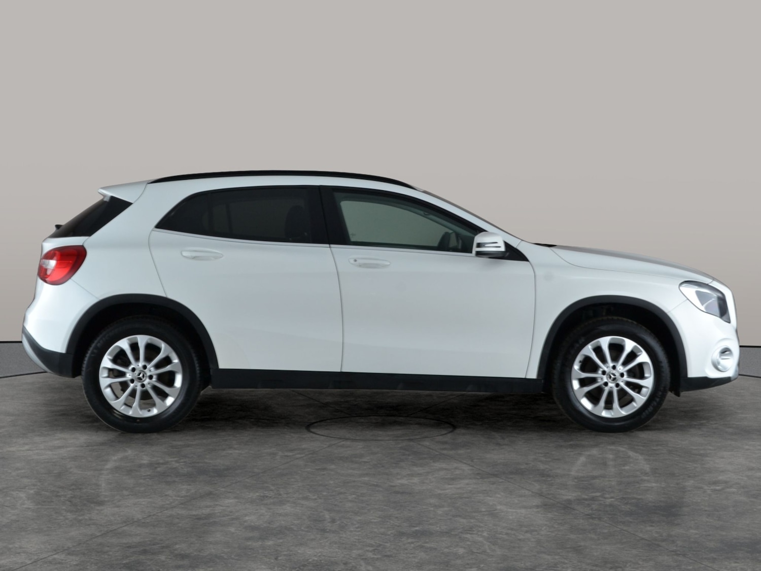 Used Mercedes-Benz GLA 2018 for sale - 76958354: Photo 9