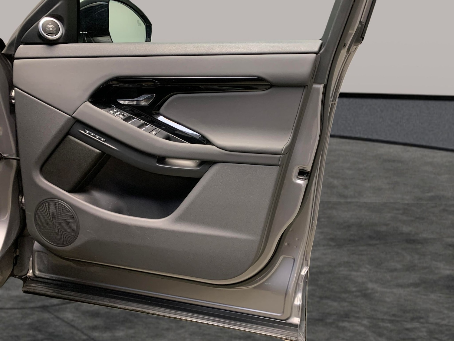 Used Land Rover Range Rover Evoque 2023 for sale - 76940333: Photo 34