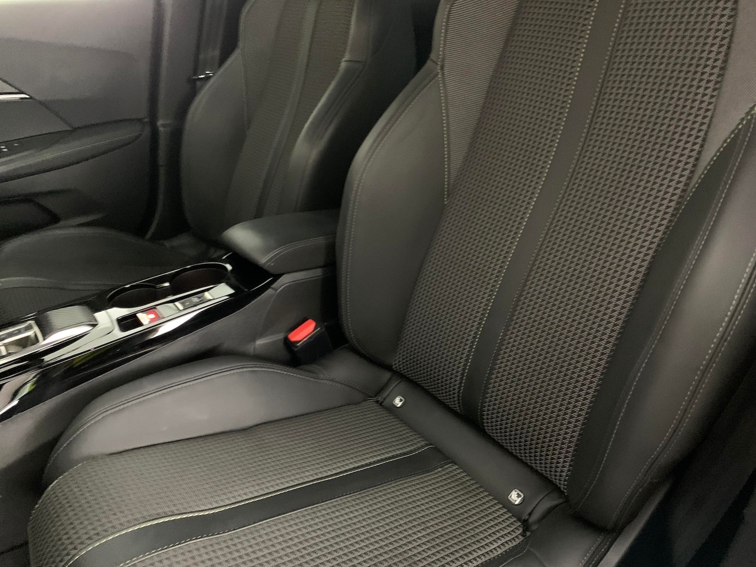 Used Peugeot 2008 2022 for sale - 77020051: Photo 22