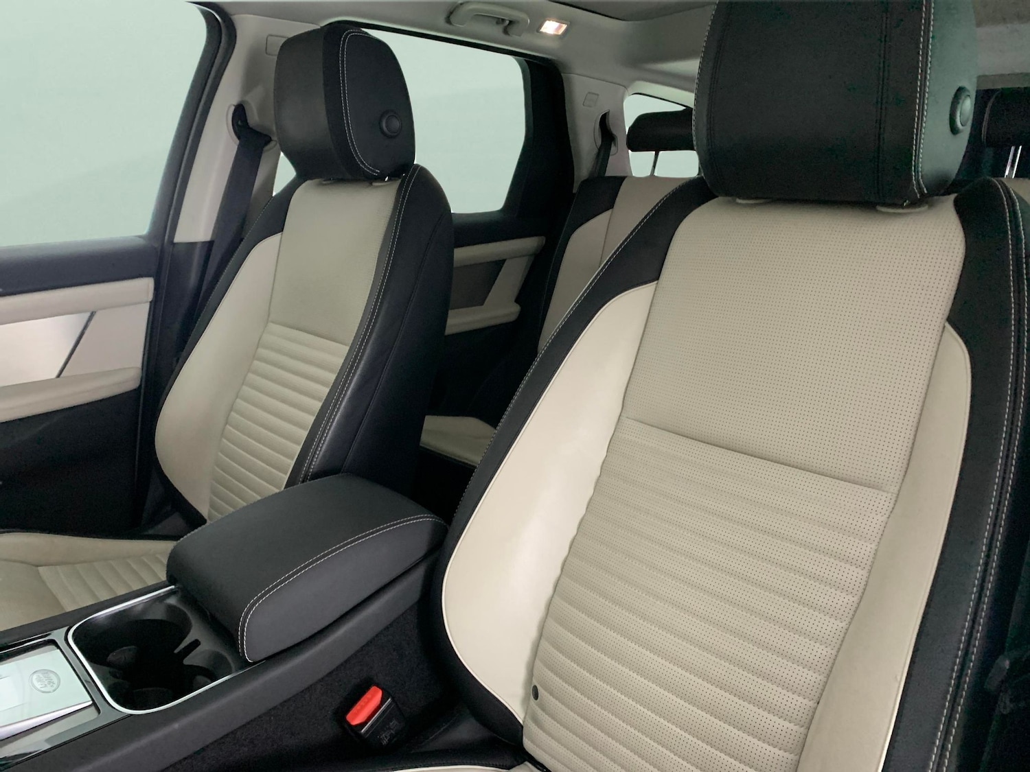 Used Land Rover Discovery Sport 2021 for sale - 76915441: Photo 8