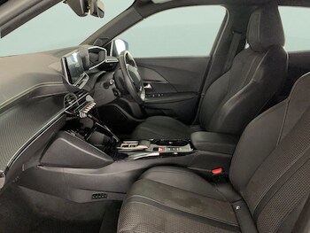 Used Peugeot 2008 2022 for sale - 76494309: Photo