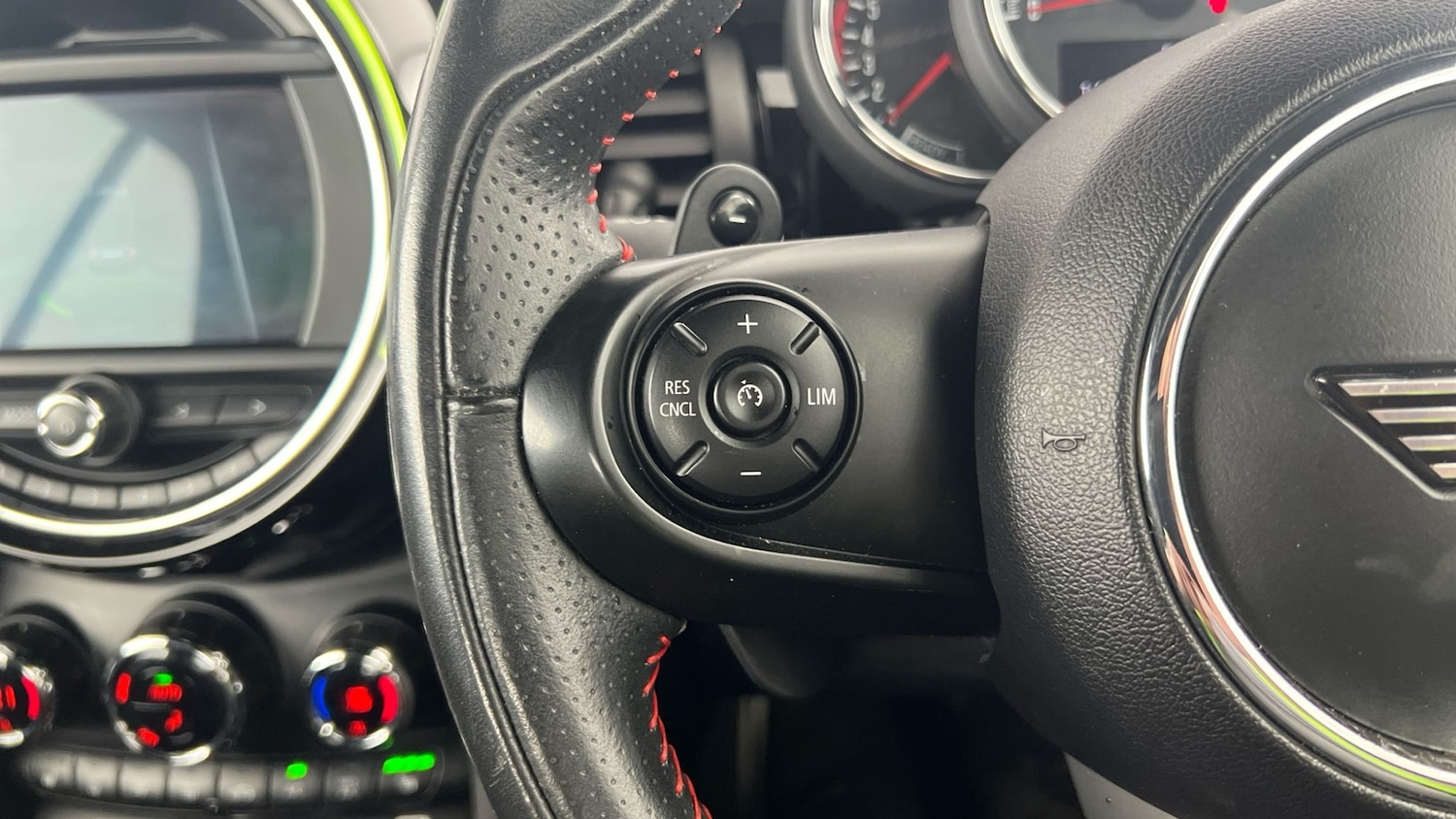 Used MINI Convertible 2019 for sale - 76661524: Photo 30
