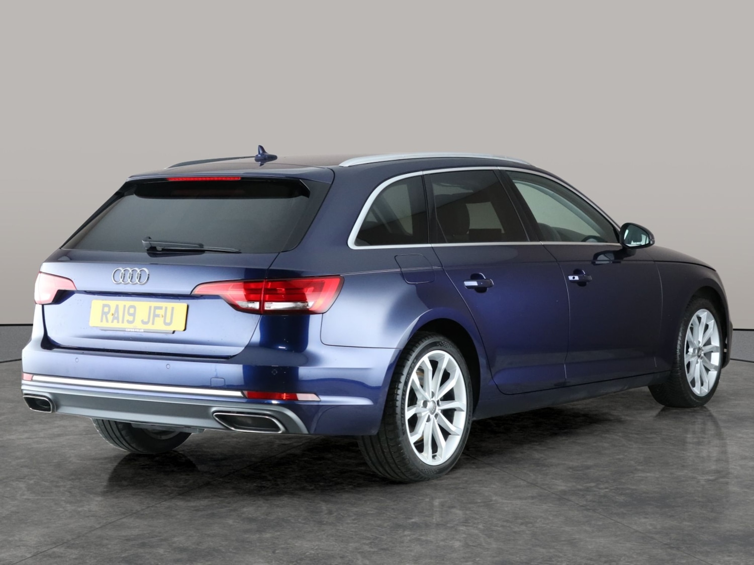 Used Audi A4 Avant 2019 for sale - 76803929: Photo 10