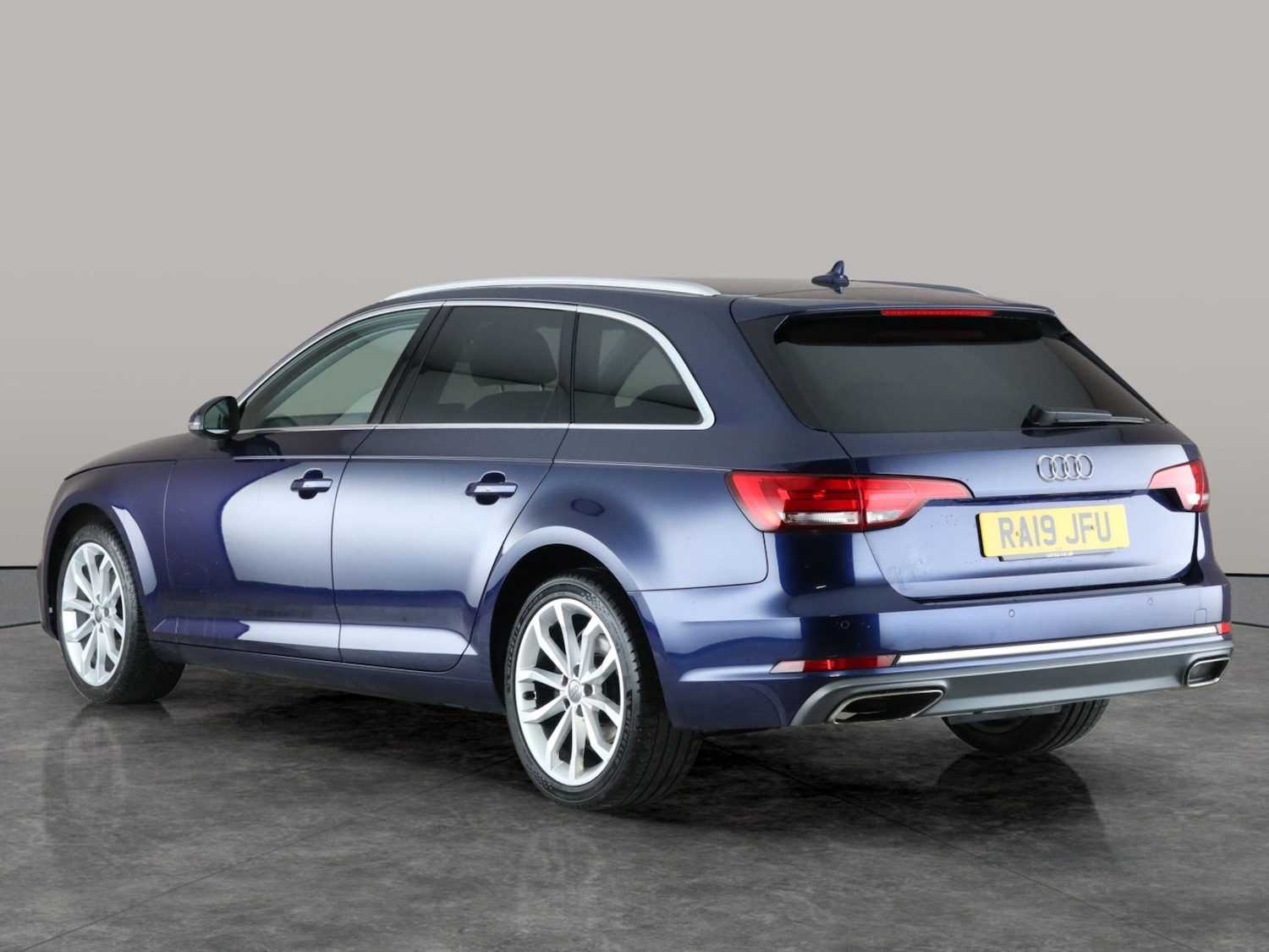 Used Audi A4 Avant 2019 for sale - 76803929: Photo 12