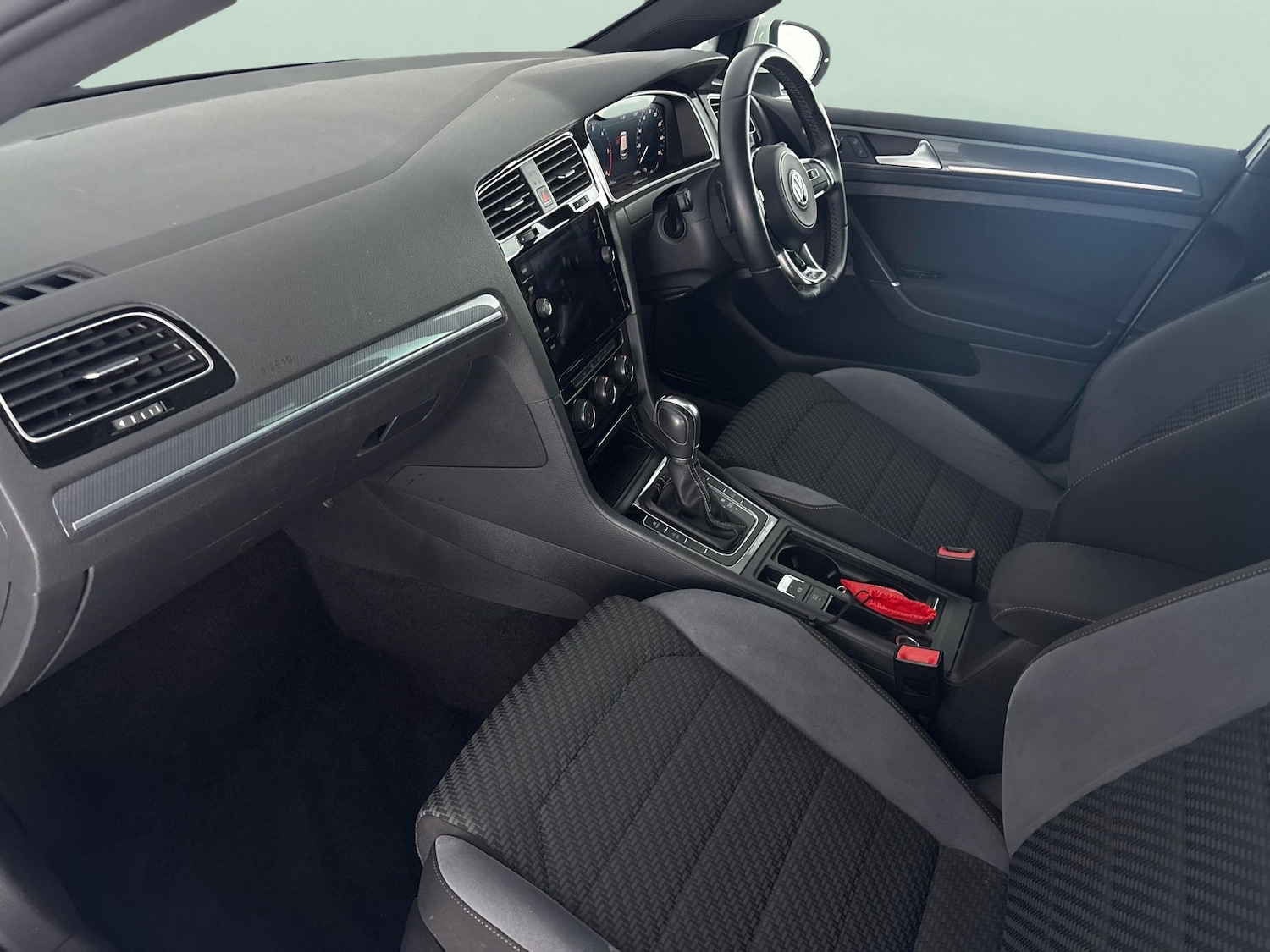 Used Volkswagen Golf 2017 for sale - 76505395: Photo 4