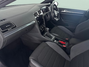 Used Volkswagen Golf 2017 for sale - 76505395: Photo