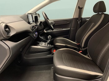 Used Hyundai i10 2022 for sale - 76077626: Photo