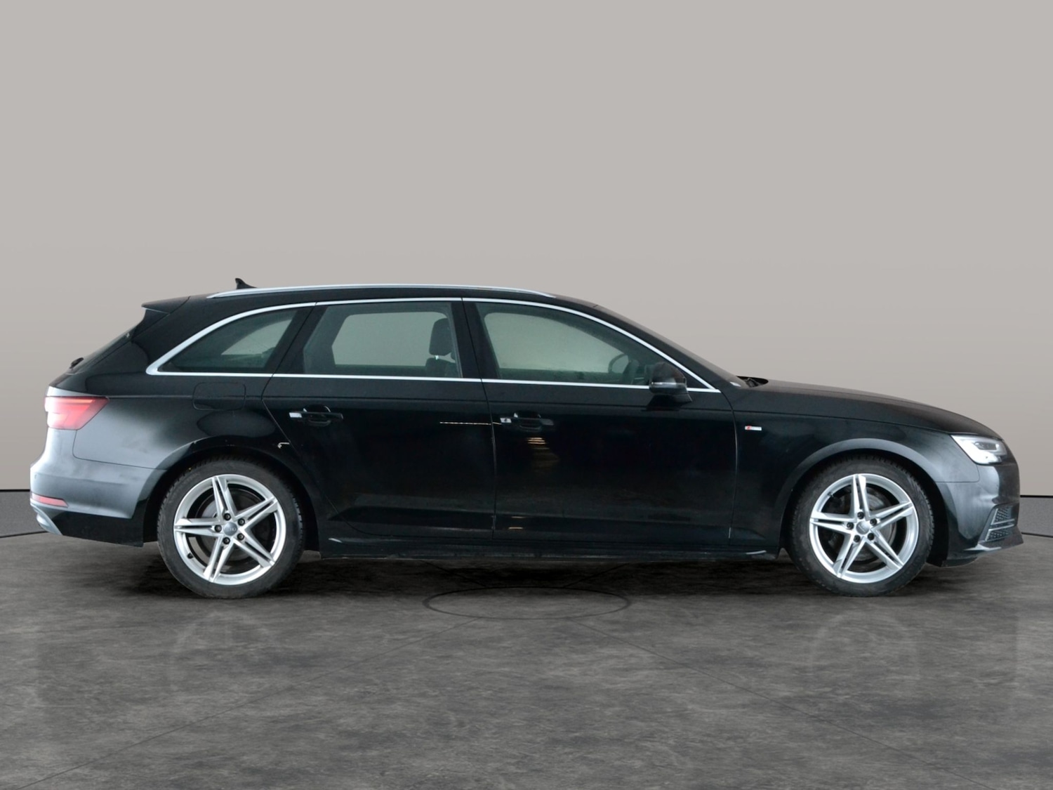 Used Audi A4 Avant 2018 for sale - 76984444: Photo 9