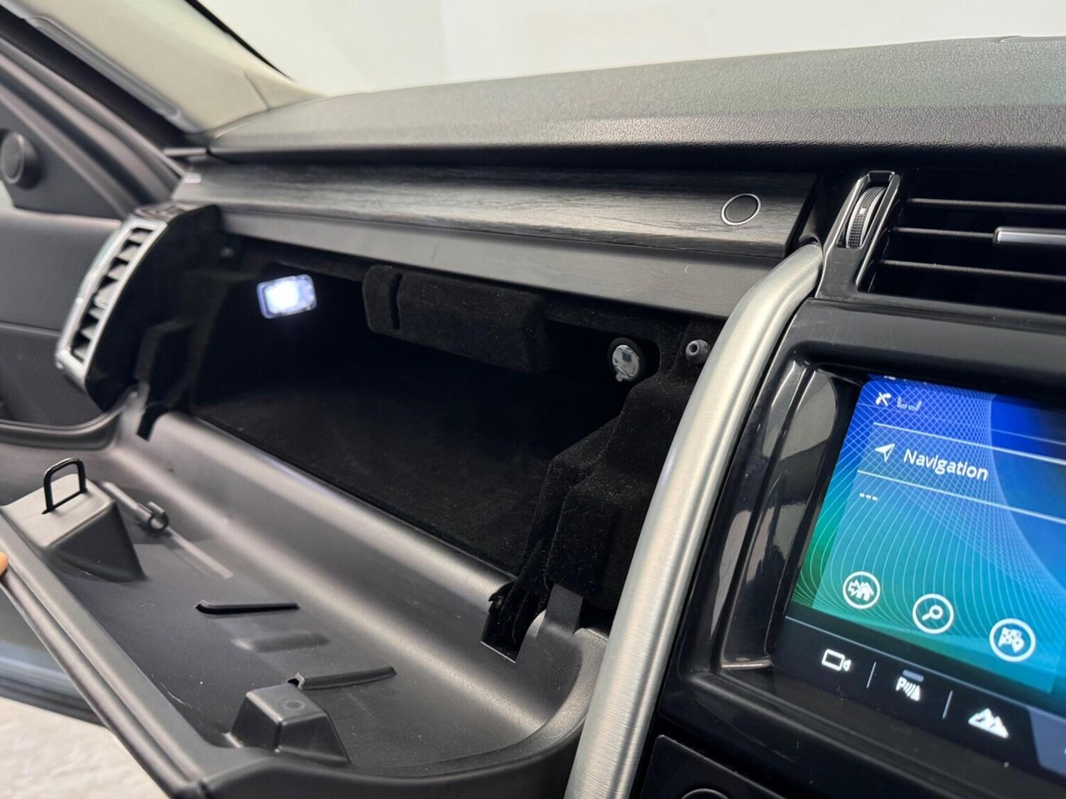 Used Land Rover Discovery 2017 for sale - 77915705: Photo 29