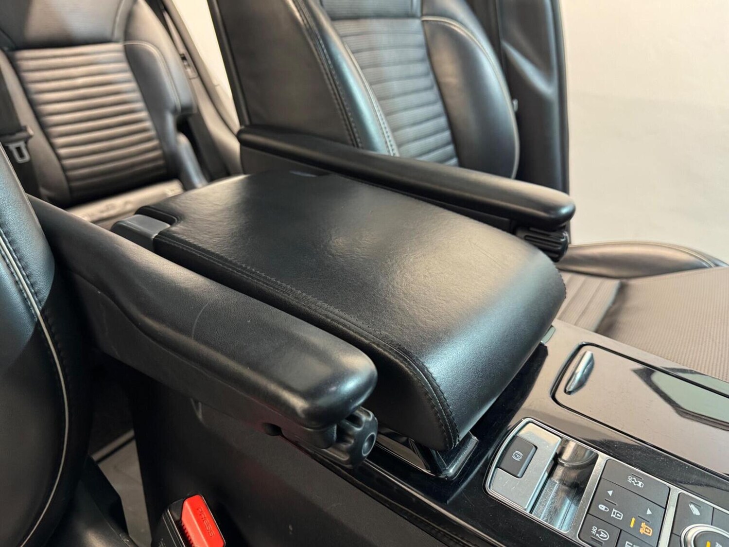 Used Land Rover Discovery 2017 for sale - 77915705: Photo 30