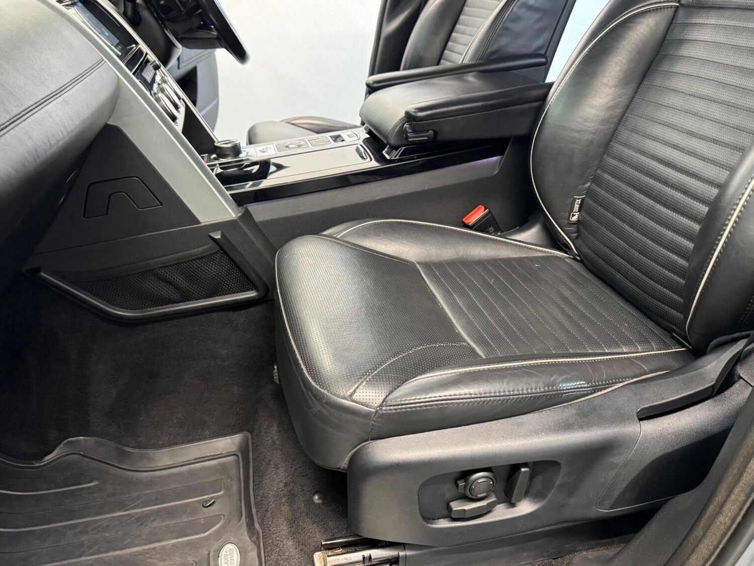 Used Land Rover Discovery 2017 for sale - 77915705: Photo 33