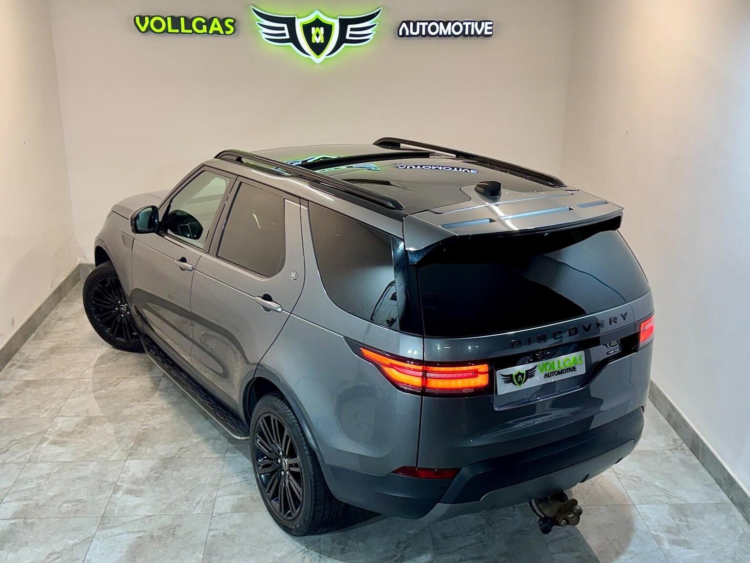 Used Land Rover Discovery 2017 for sale - 77915705: Photo 4