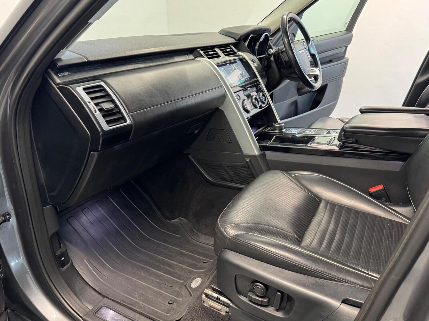 Used Land Rover Discovery 2017 for sale - 77915705: Photo 53