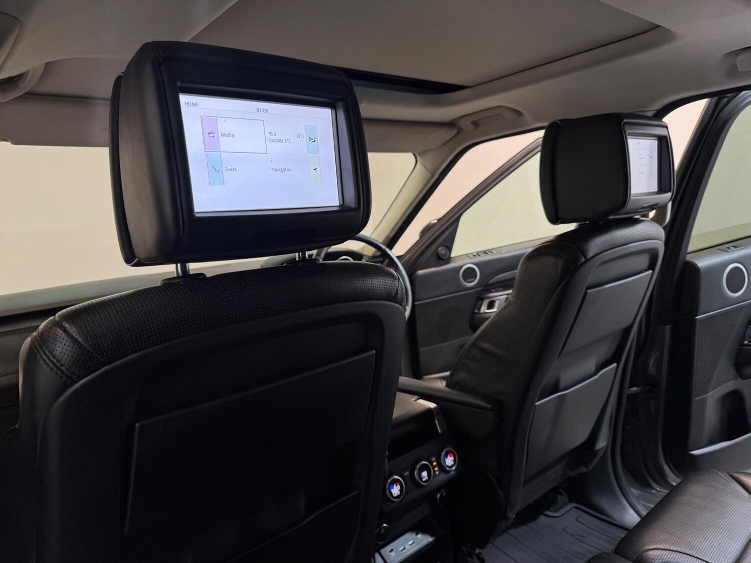 Used Land Rover Discovery 2017 for sale - 77915705: Photo 64