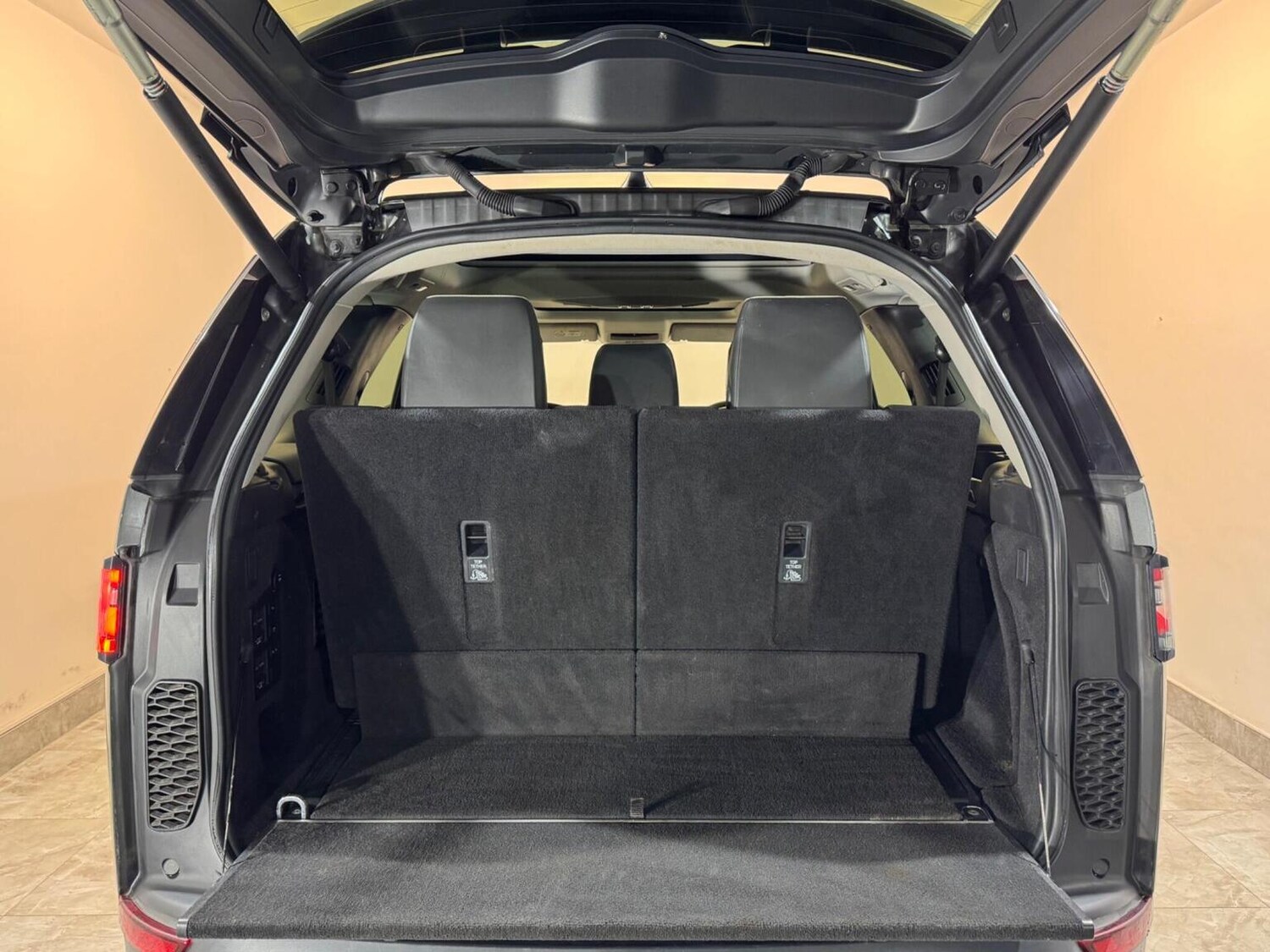 Used Land Rover Discovery 2017 for sale - 77915705: Photo 86