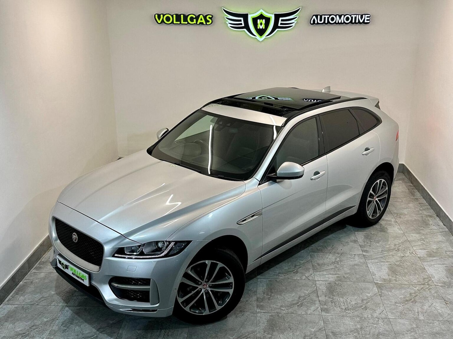 Used Jaguar F-Pace 2017 for sale - 77398332: Photo 3