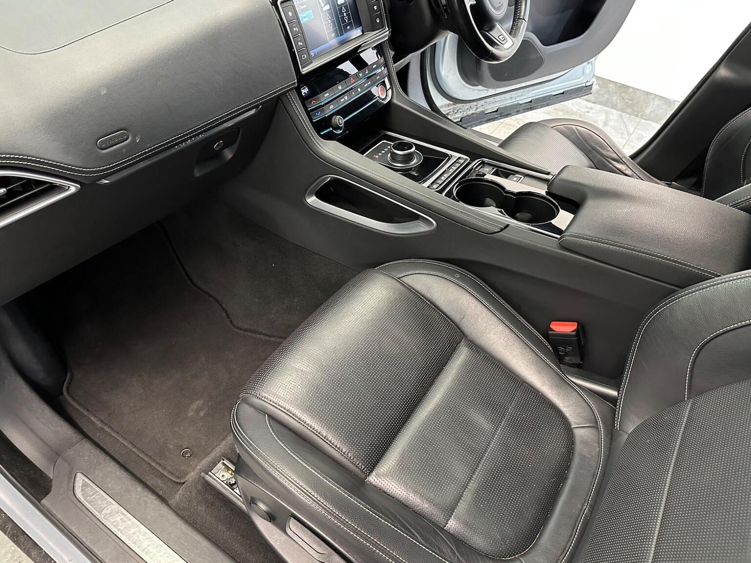 Used Jaguar F-Pace 2017 for sale - 77398332: Photo 37