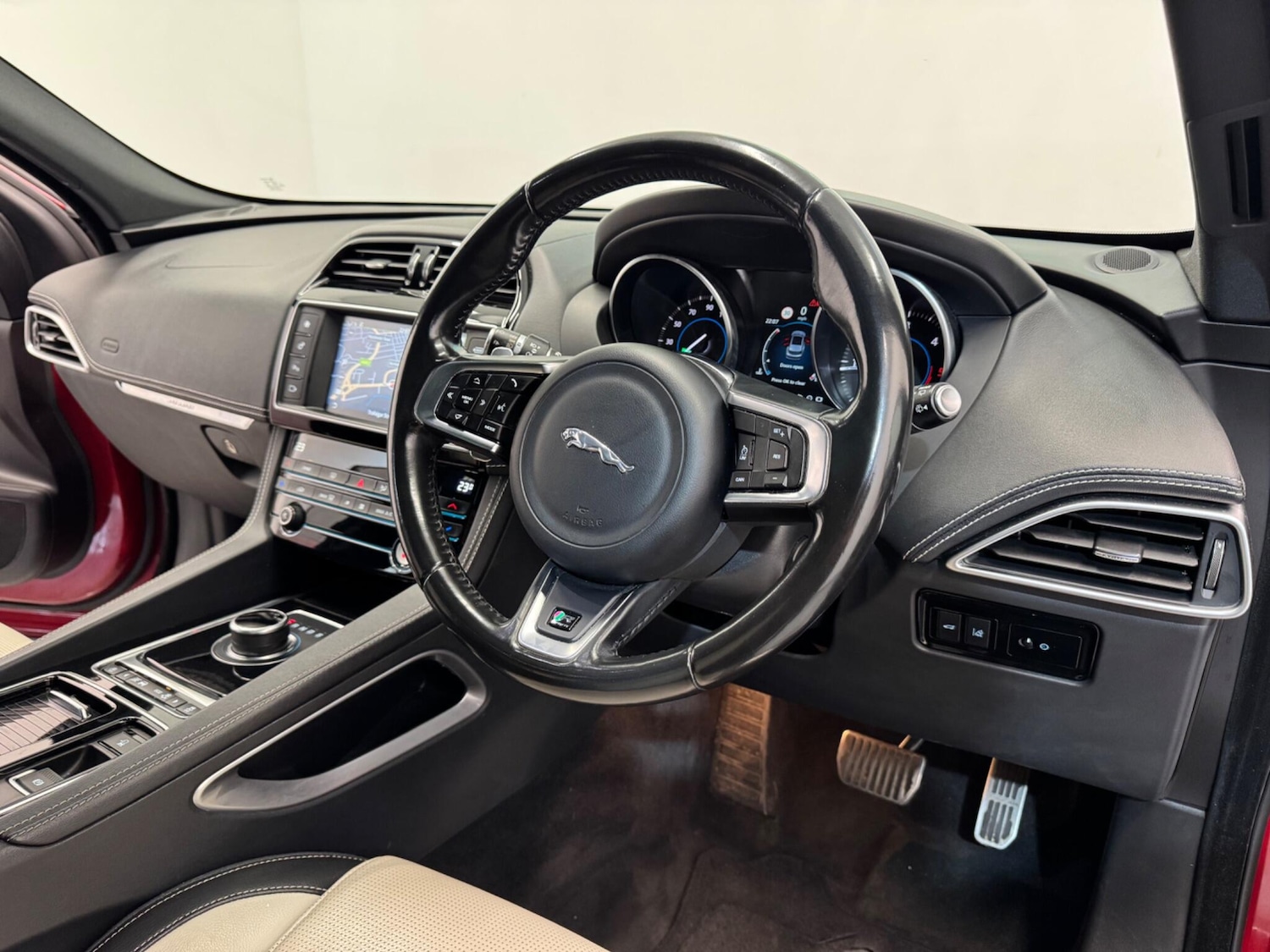 Used Jaguar F-Pace for sale - 76727526: Photo 11