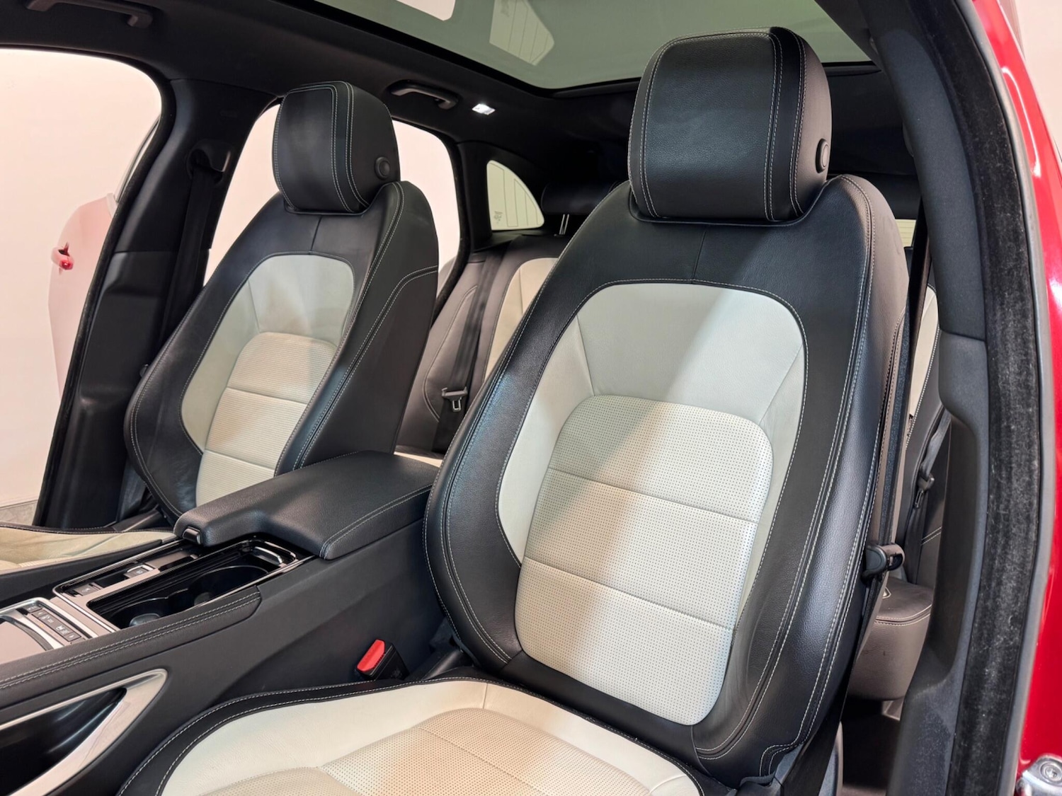 Used Jaguar F-Pace for sale - 76727526: Photo 46