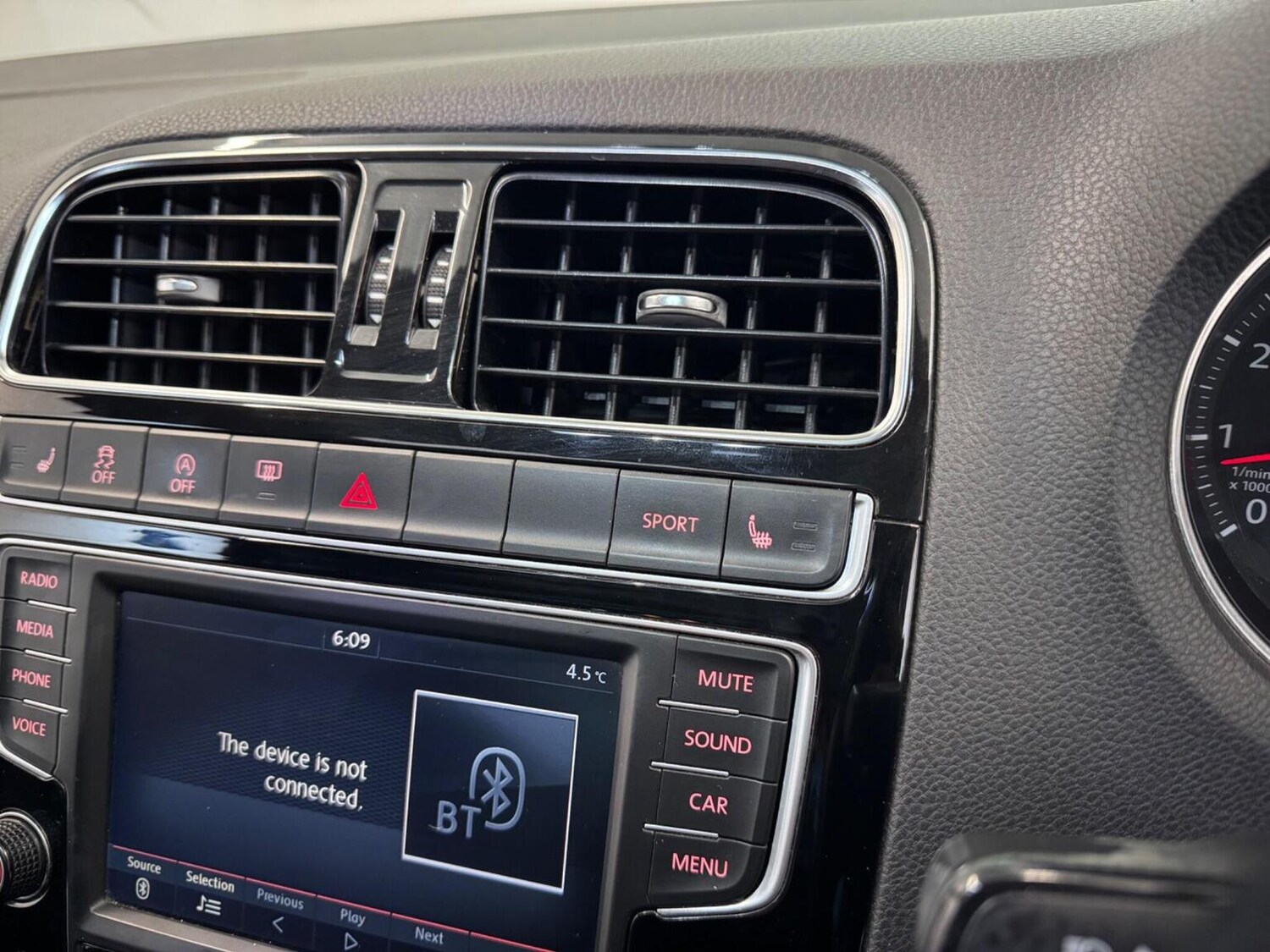 Used Volkswagen Polo 2017 for sale - 77350104: Photo 33