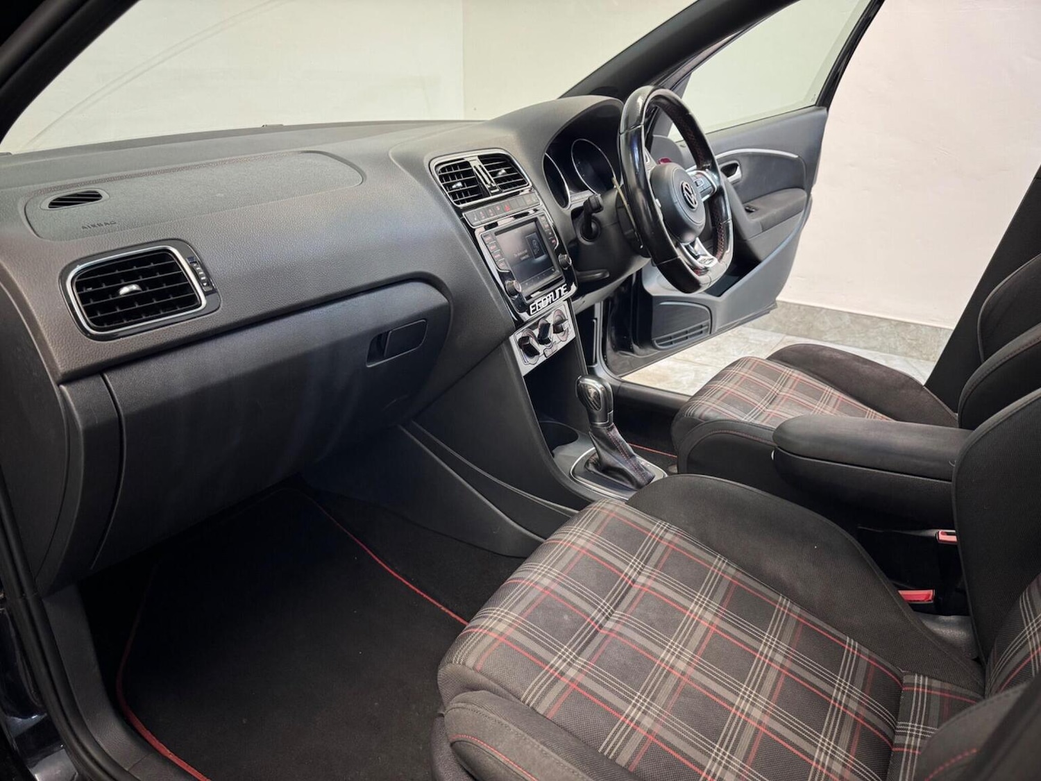 Used Volkswagen Polo 2017 for sale - 77350104: Photo 37