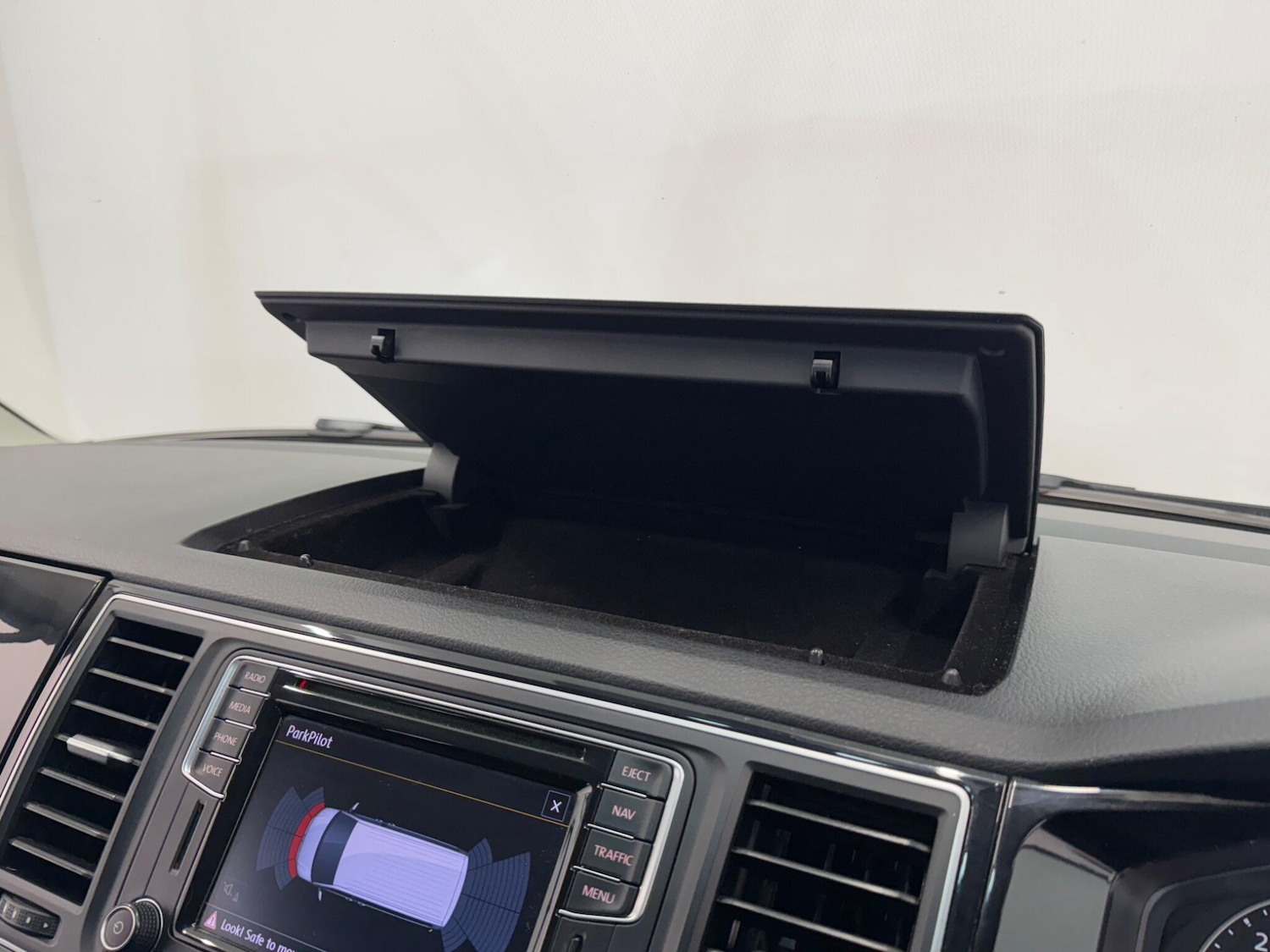 Used Volkswagen Caravelle 2016 for sale - 76592830: Photo 24