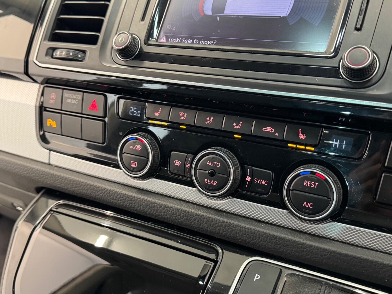 Used Volkswagen Caravelle 2016 for sale - 76592830: Photo 29