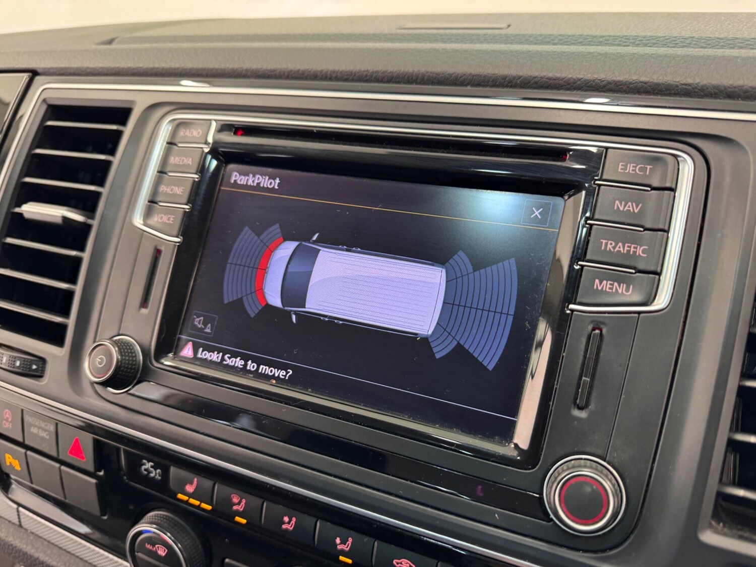 Used Volkswagen Caravelle 2016 for sale - 76592830: Photo 31