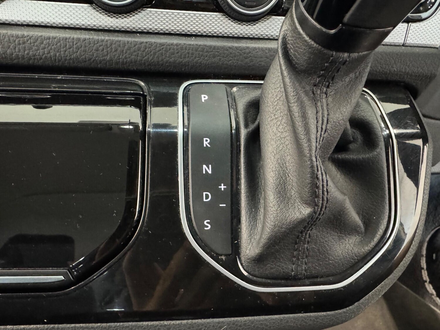 Used Volkswagen Caravelle 2016 for sale - 76592830: Photo 36