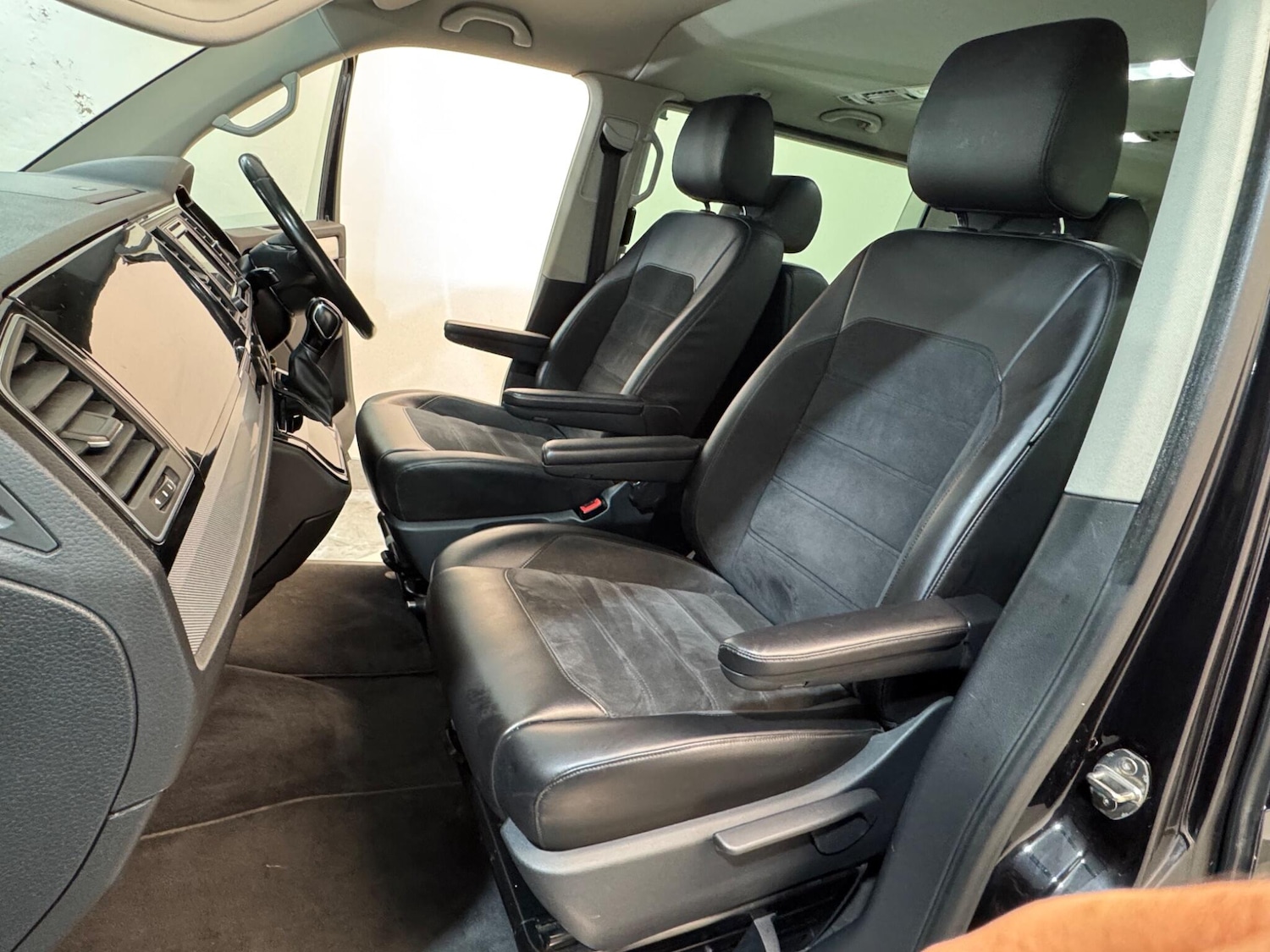 Used Volkswagen Caravelle 2016 for sale - 76592830: Photo 38