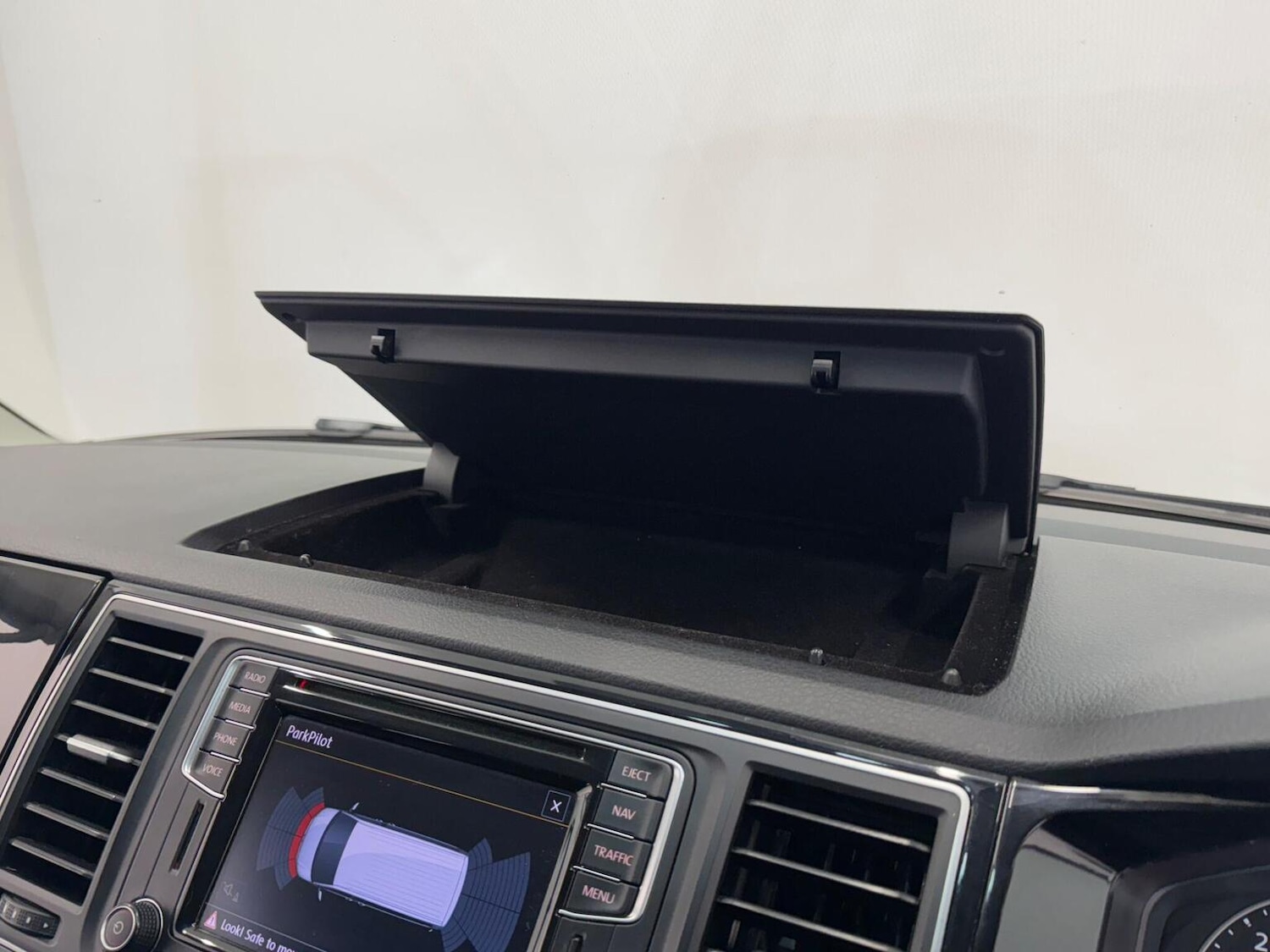 Used Volkswagen Caravelle 2016 for sale - 77063505: Photo 24