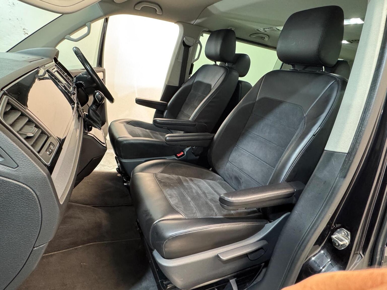 Used Volkswagen Caravelle 2016 for sale - 77063505: Photo 38