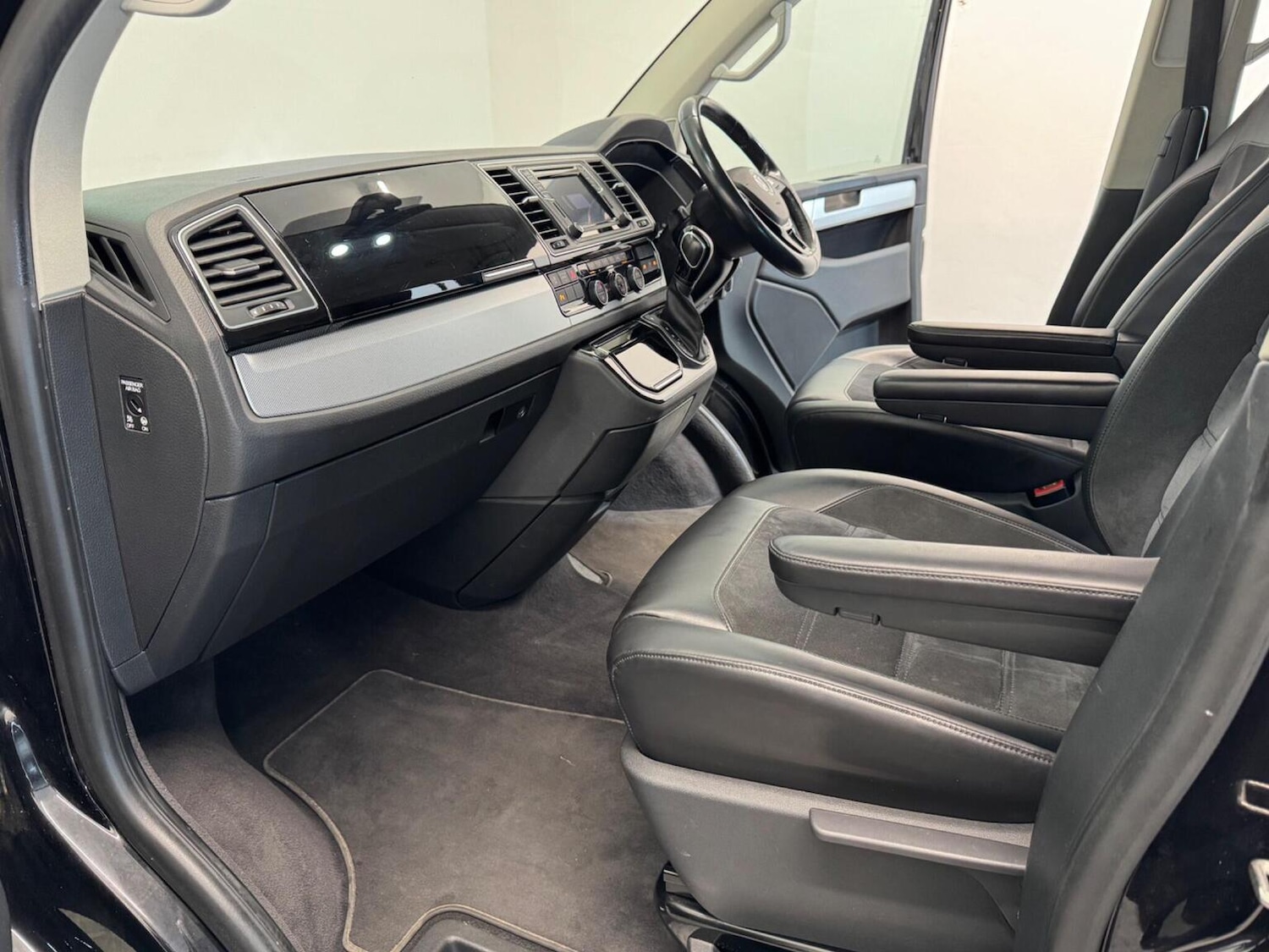 Used Volkswagen Caravelle 2016 for sale - 77063505: Photo 44