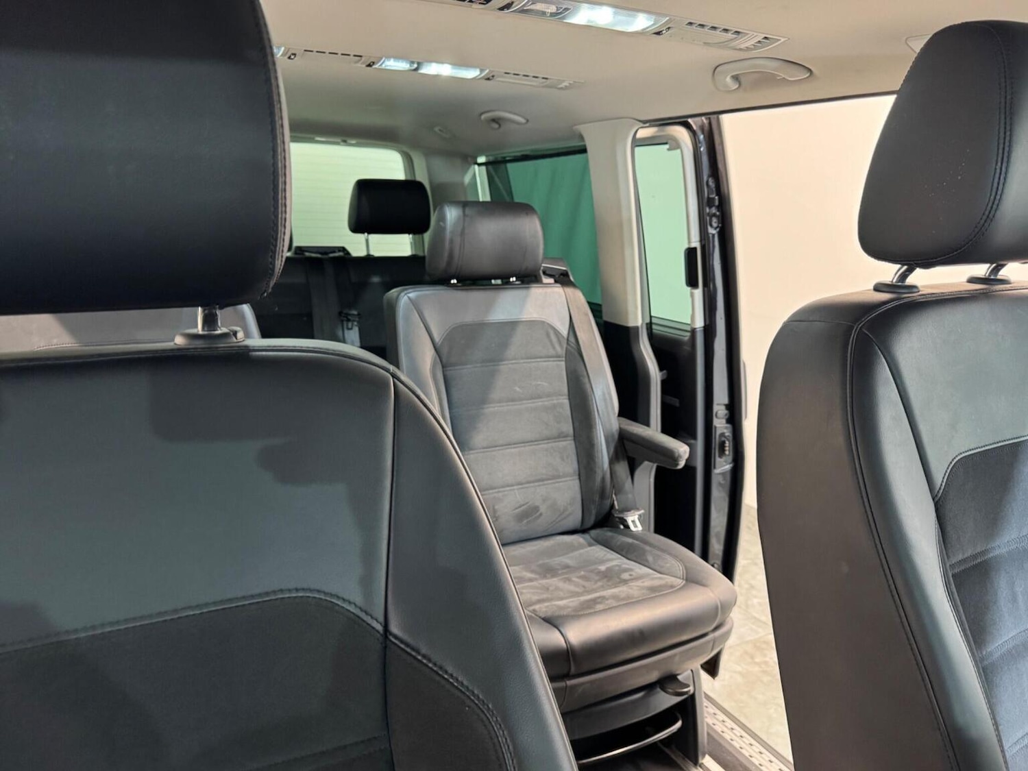 Used Volkswagen Caravelle 2016 for sale - 77063505: Photo 49