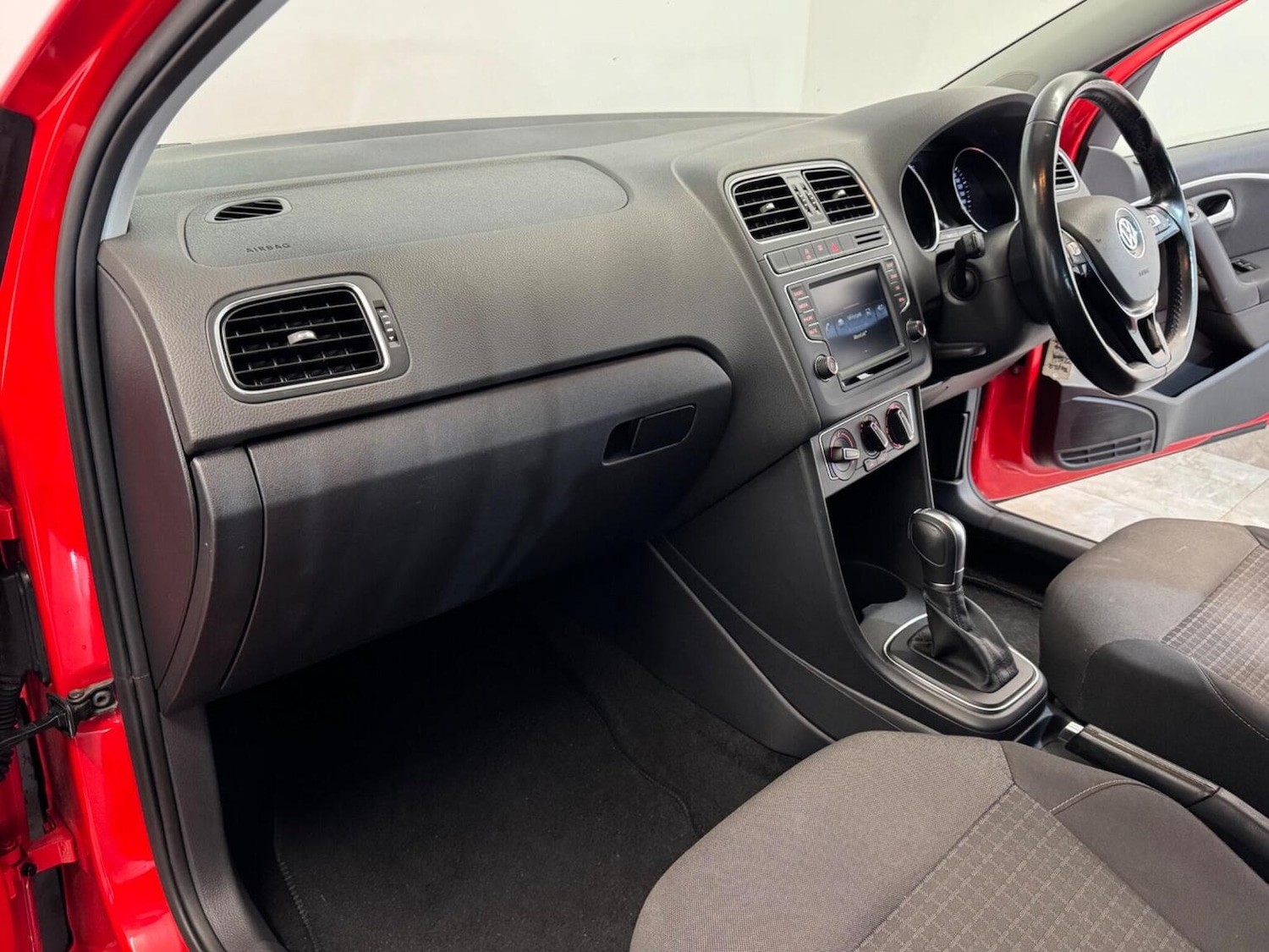 Used Volkswagen Polo 2015 for sale - 78162179: Photo 28