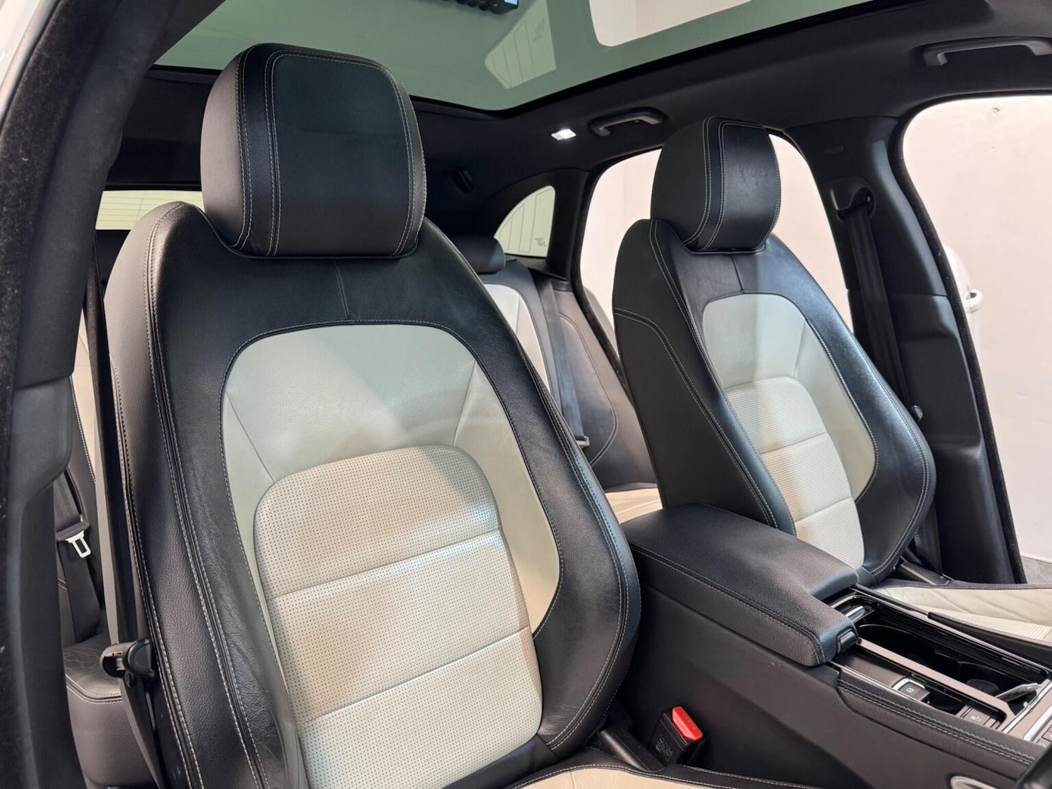 Used Jaguar F-Pace 2017 for sale - 77398391: Photo 12