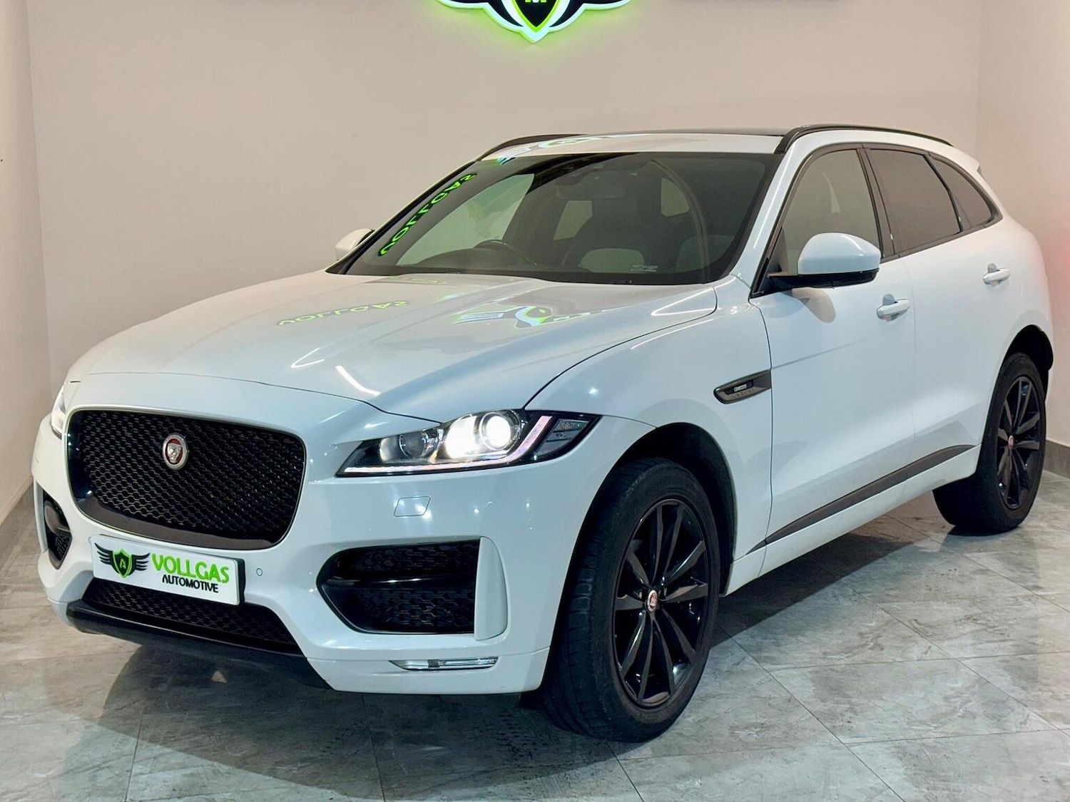 Used Jaguar F-Pace 2017 for sale - 77398391: Photo 15