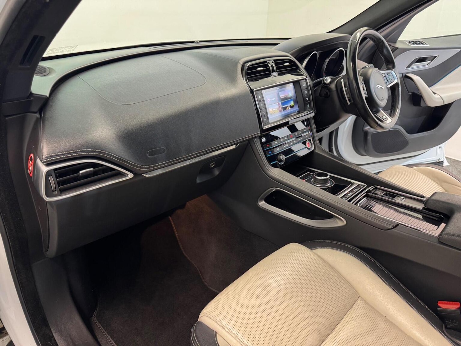 Used Jaguar F-Pace 2017 for sale - 77398391: Photo 19