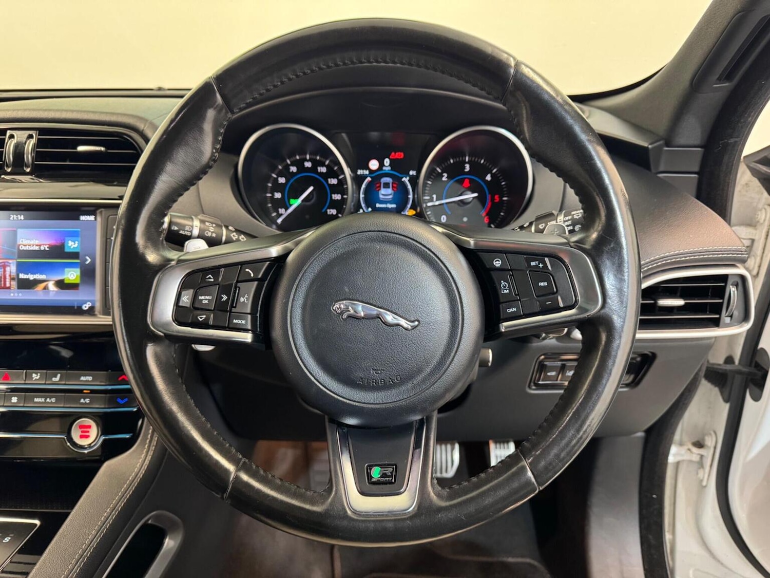 Used Jaguar F-Pace 2017 for sale - 77398391: Photo 21