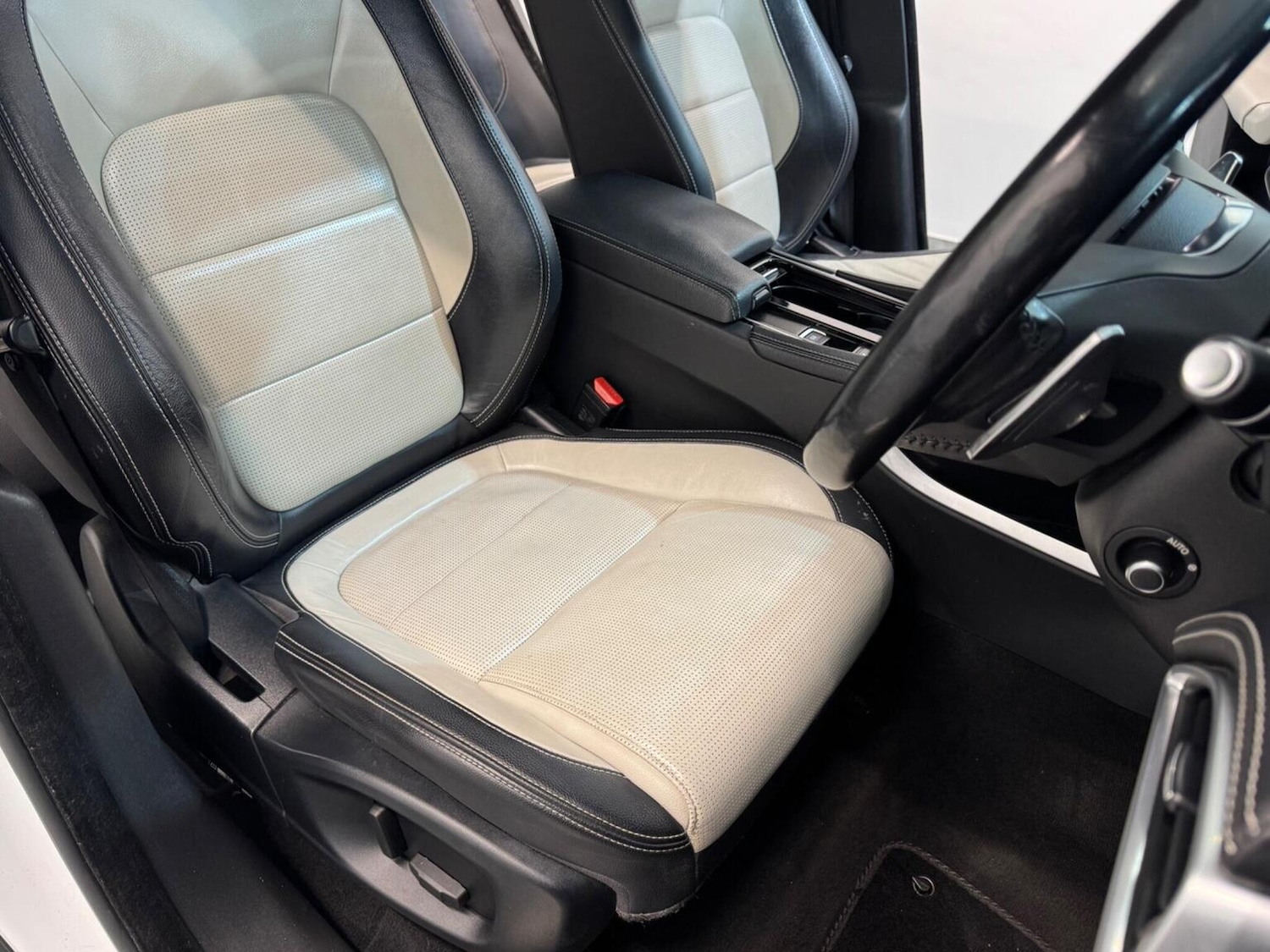 Used Jaguar F-Pace 2017 for sale - 77398391: Photo 26