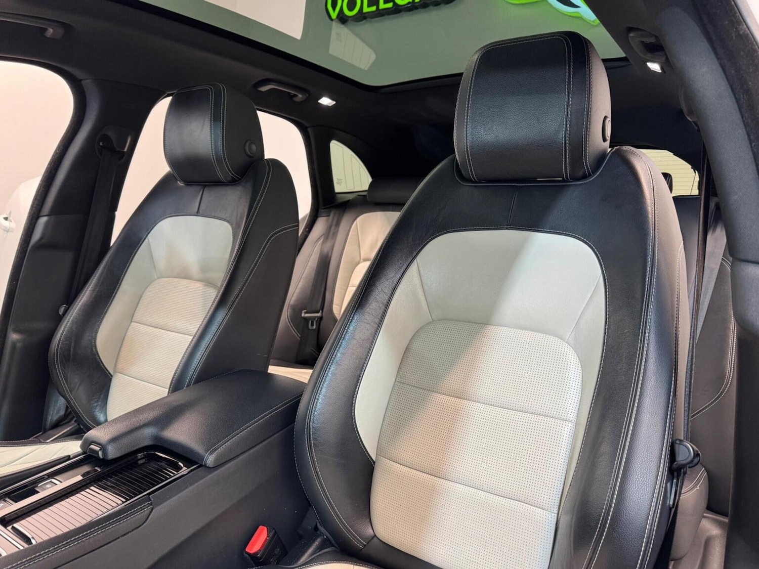 Used Jaguar F-Pace 2017 for sale - 77398391: Photo 28