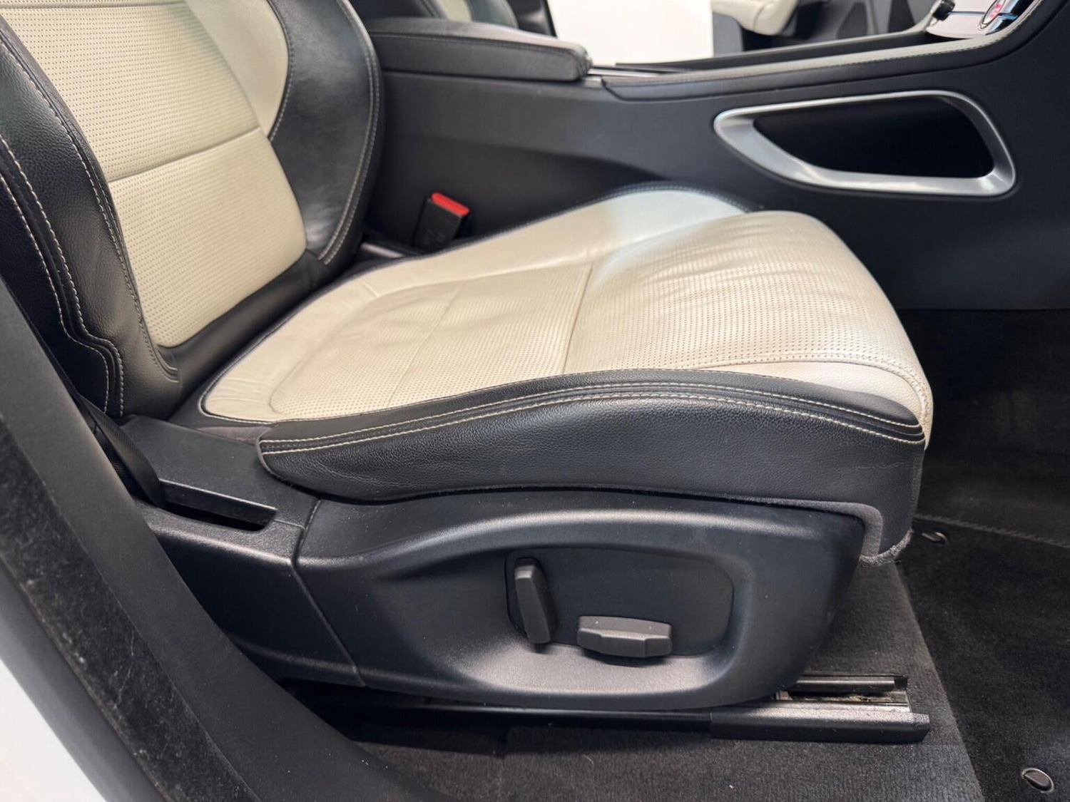 Used Jaguar F-Pace 2017 for sale - 77398391: Photo 33