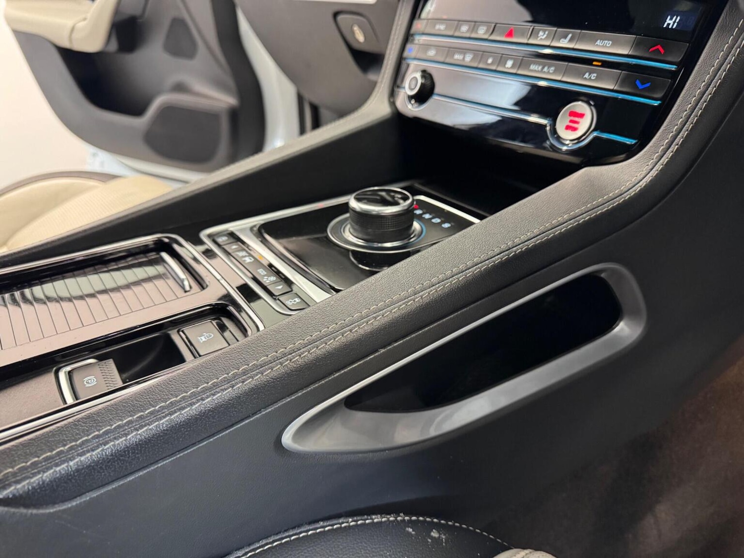 Used Jaguar F-Pace 2017 for sale - 77398391: Photo 35